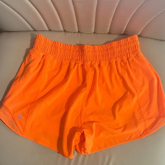 Lululemon size 8 hotty hot 4in shorts in bright orange - Picture 2 of 4